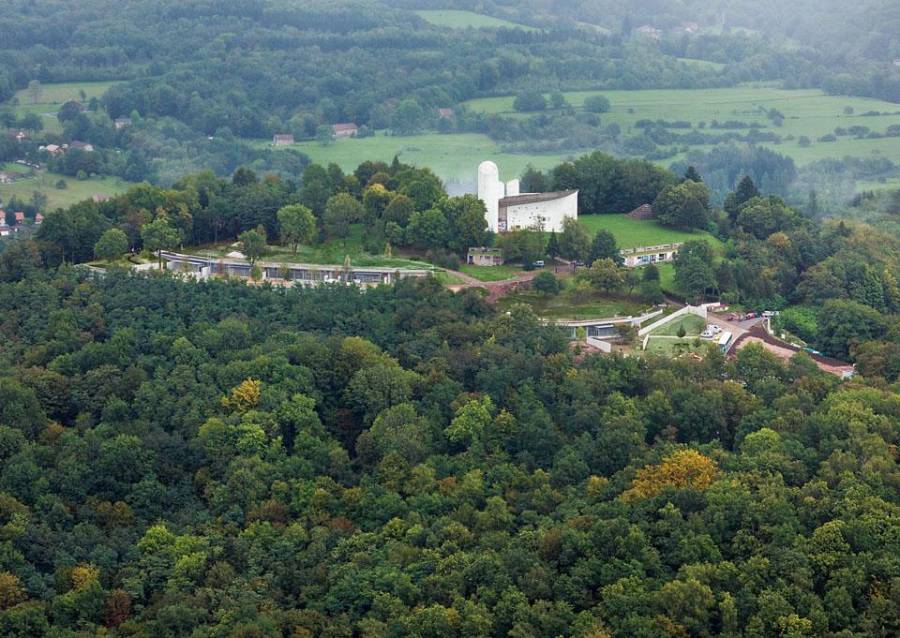 L’affaire di Ronchamp: un vandalismo può nasconderne altri due