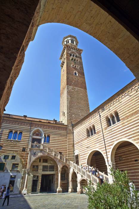 Verona, per Palazzo della Ragione inaugurazione rinviata