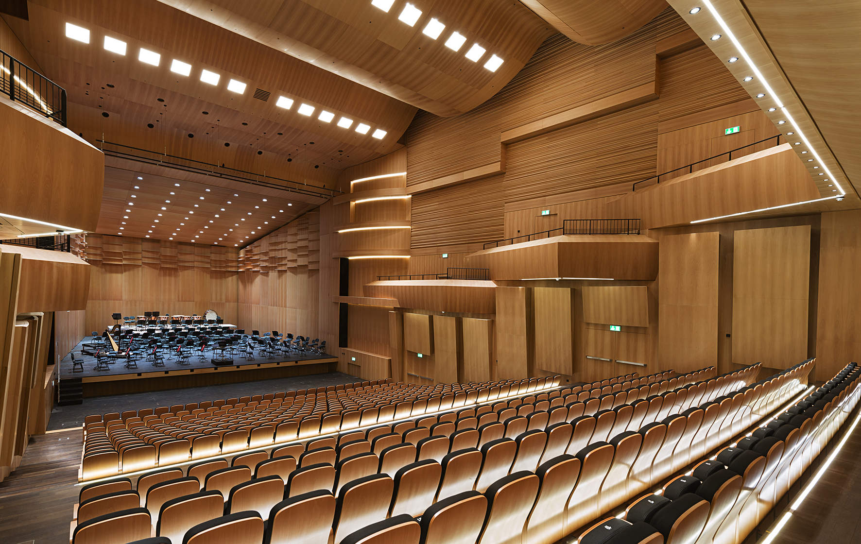 Концертные залы проекты. Lugano Arte e cultura Лугано. Интерьер концертного зала. Концертные залы интерьеры.