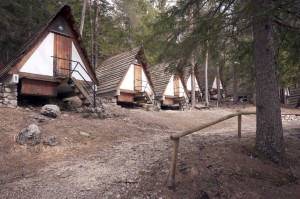 Le capanne del campeggio (foto © Giacomo De Donà)