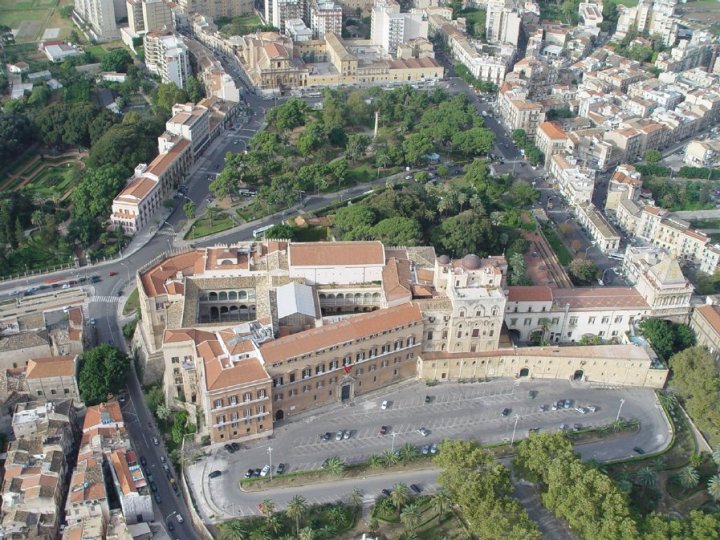 Palermo omaggia il Palazzo dei re normanni, simbolo di convivenza tra mondi e culture