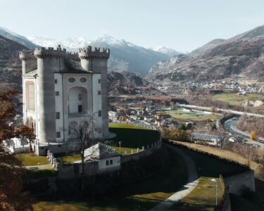 Valle d’Aosta: “terra di Castelli”, terra di cantieri