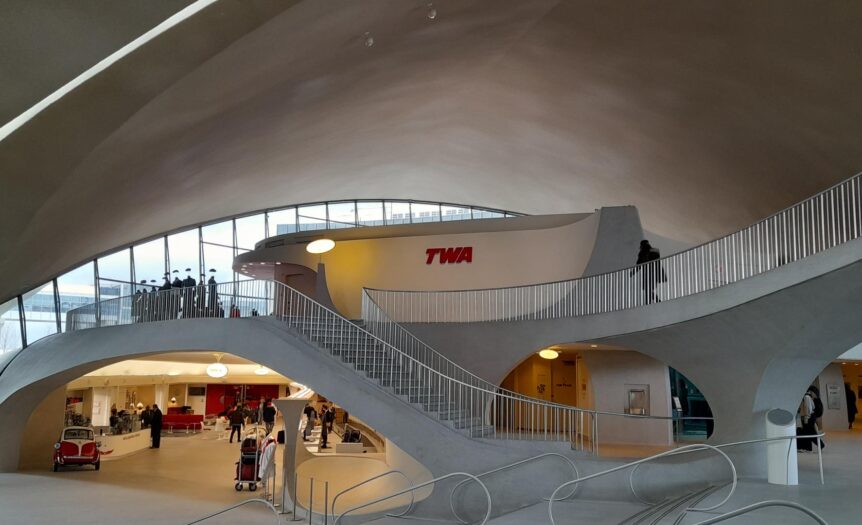 Ri_visitati. Il TWA Flight Center continua a farci volare