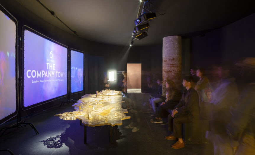 Video e laboratori scenografici alla Biennale: Arte batte Architettura