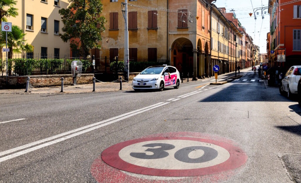 Città A 30 Km/h: Bologna Rallenta Troppo In Fretta - Giornale Dell ...