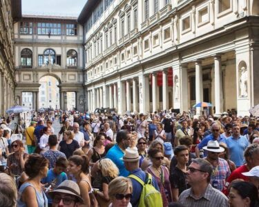 Turisti, case, tram. Firenze, politiche e tormenti di un simbolo