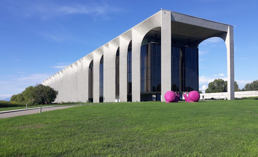 Ri_visitati. Mondadori e Niemeyer, 50 anni di poesia