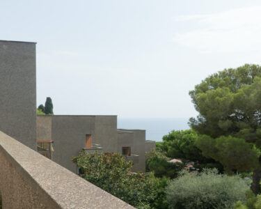 Ri_visitati. Bordighera, la vacanza democratica dei milanesi