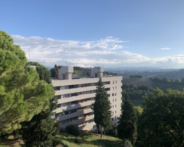 De Carlo 20. Urbino, dove la Pineta ferma la città