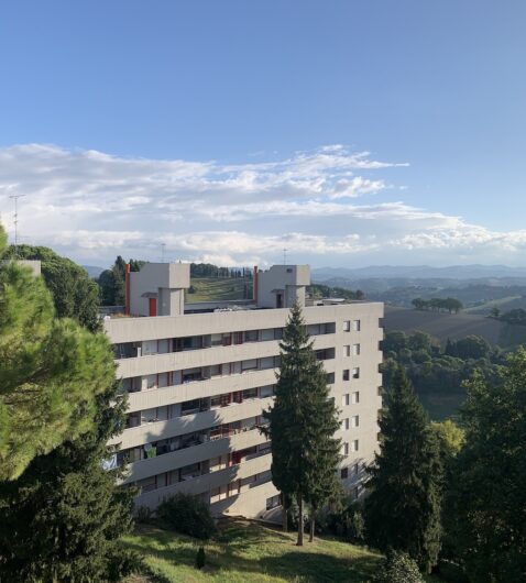 De Carlo 20. Urbino, dove la Pineta ferma la città