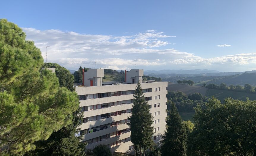 De Carlo 20. Urbino, dove la Pineta ferma la città