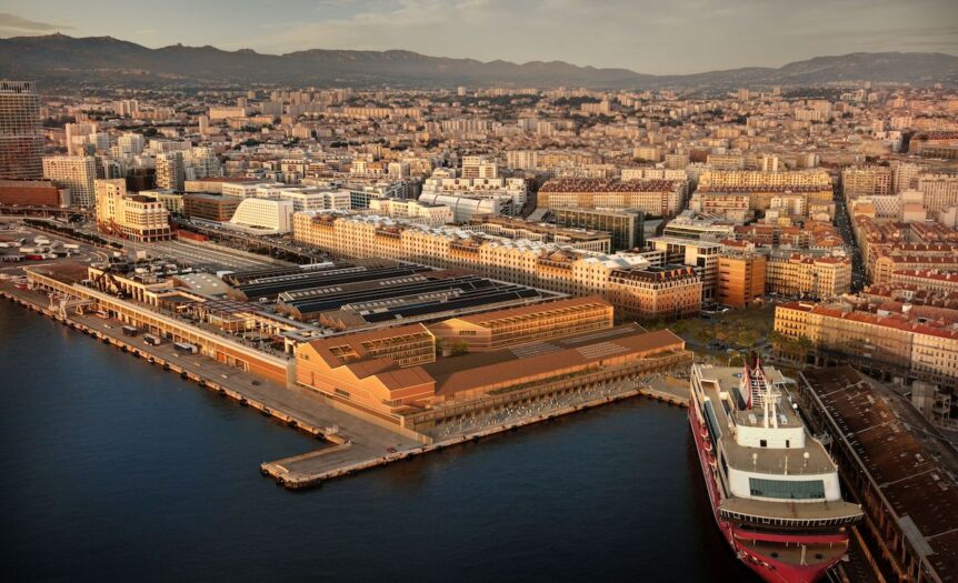 Il porto di Marsiglia ha il suo nuovo, vecchio, faro