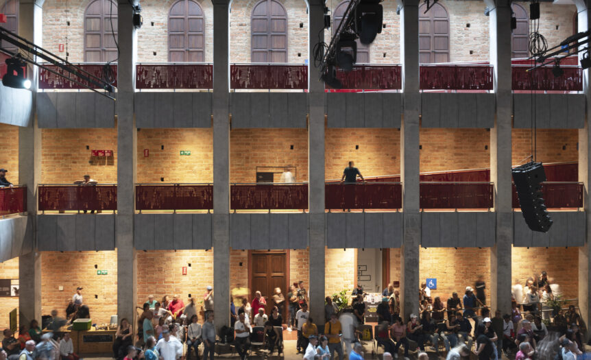 Medellín, cultura e comunità intorno ad un chiostro storico