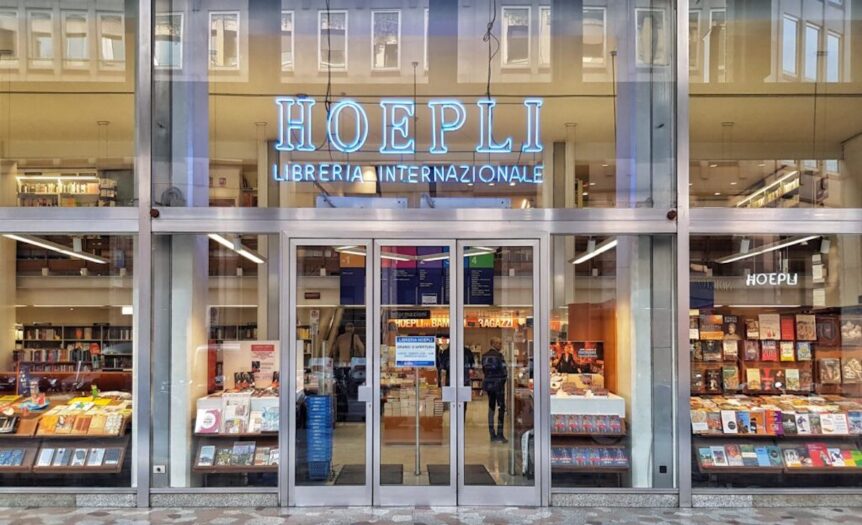 Hoepli, non chiude soltanto una libreria