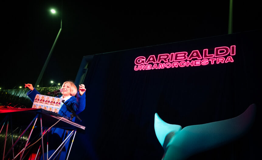 Piazze da ascoltare: a Napoli un’orchestra urbana mostruosa