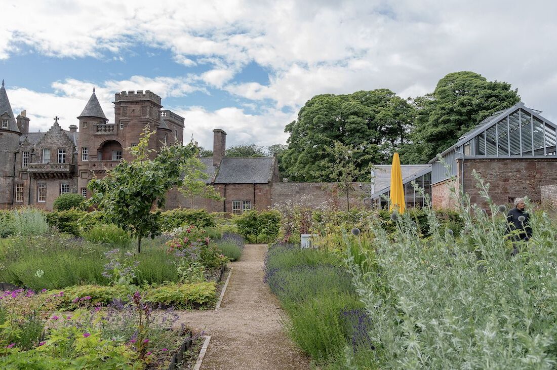 In Scozia il giardino più bello: arte e austerità architettonica