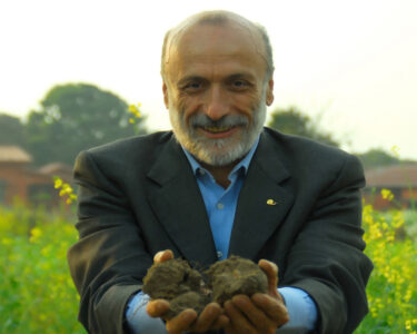 L’utopia burocratizzata del borgo felice. L’eredità spaziale di Carlo Petrini (1949-2026)