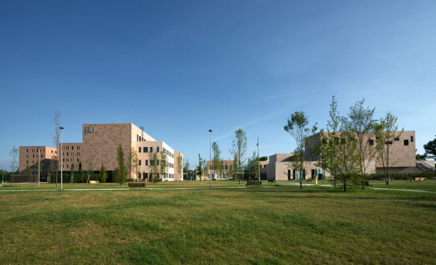 Milano torna a scuola