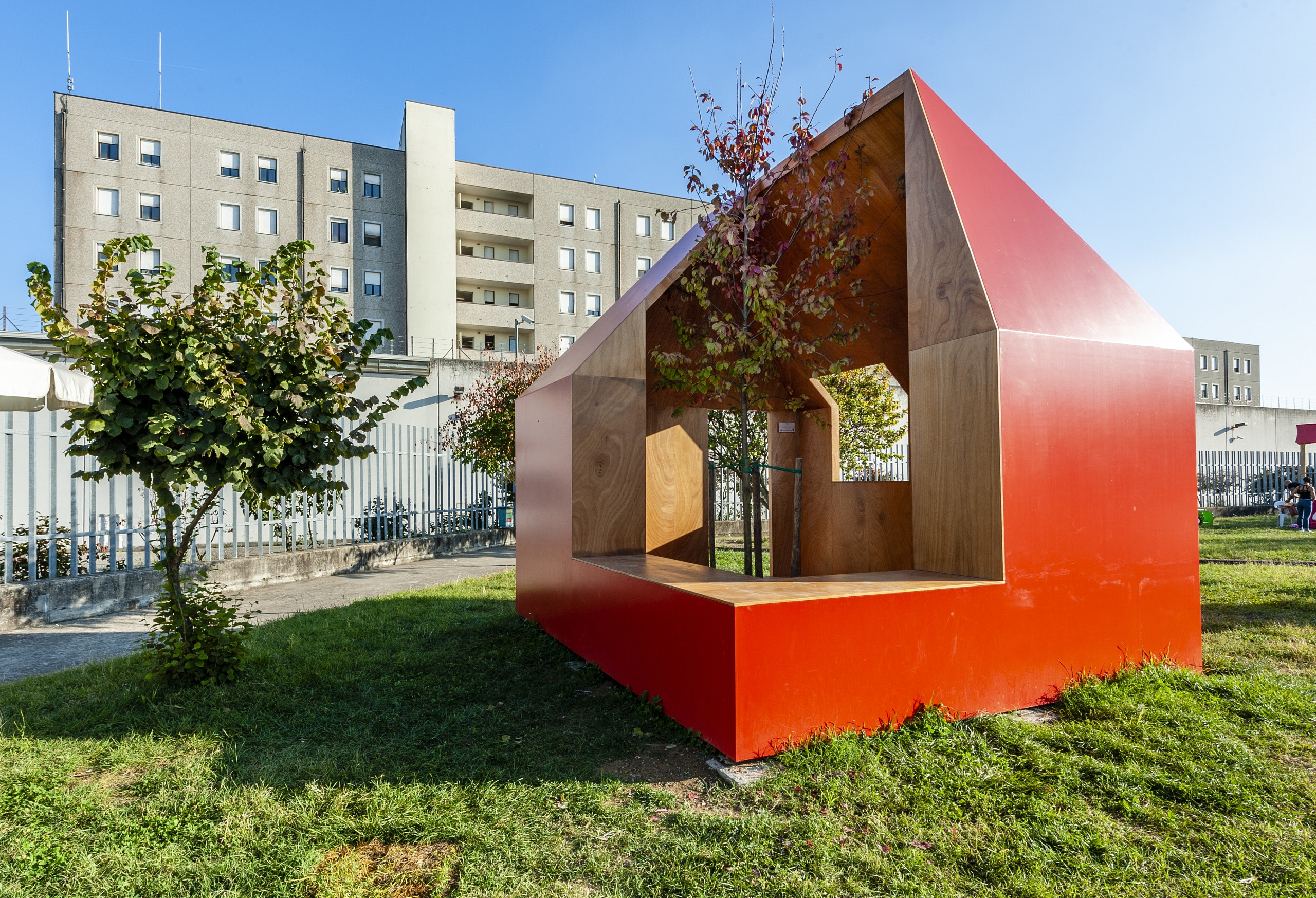 Tracce di libertà: la casetta rossa e la pergola