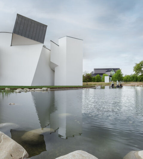 Vitra allaga il Campus: acqua e natura con Bas Smets