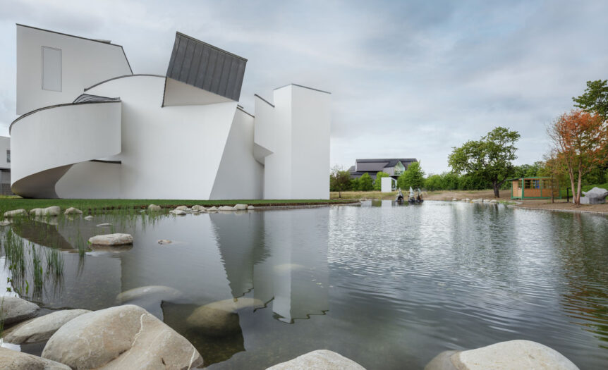 Vitra allaga il Campus: acqua e natura con Bas Smets