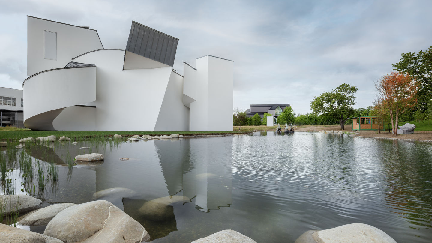 Vitra园区景观改造：Bas Smets以水与自然重塑园区