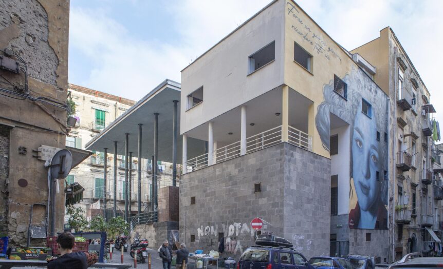 Napoli e quei murales sugli edifici di Salvatore Bisogni
