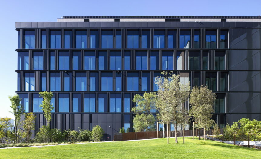 New workplaces: creative forges, no longer hives of solitary activities