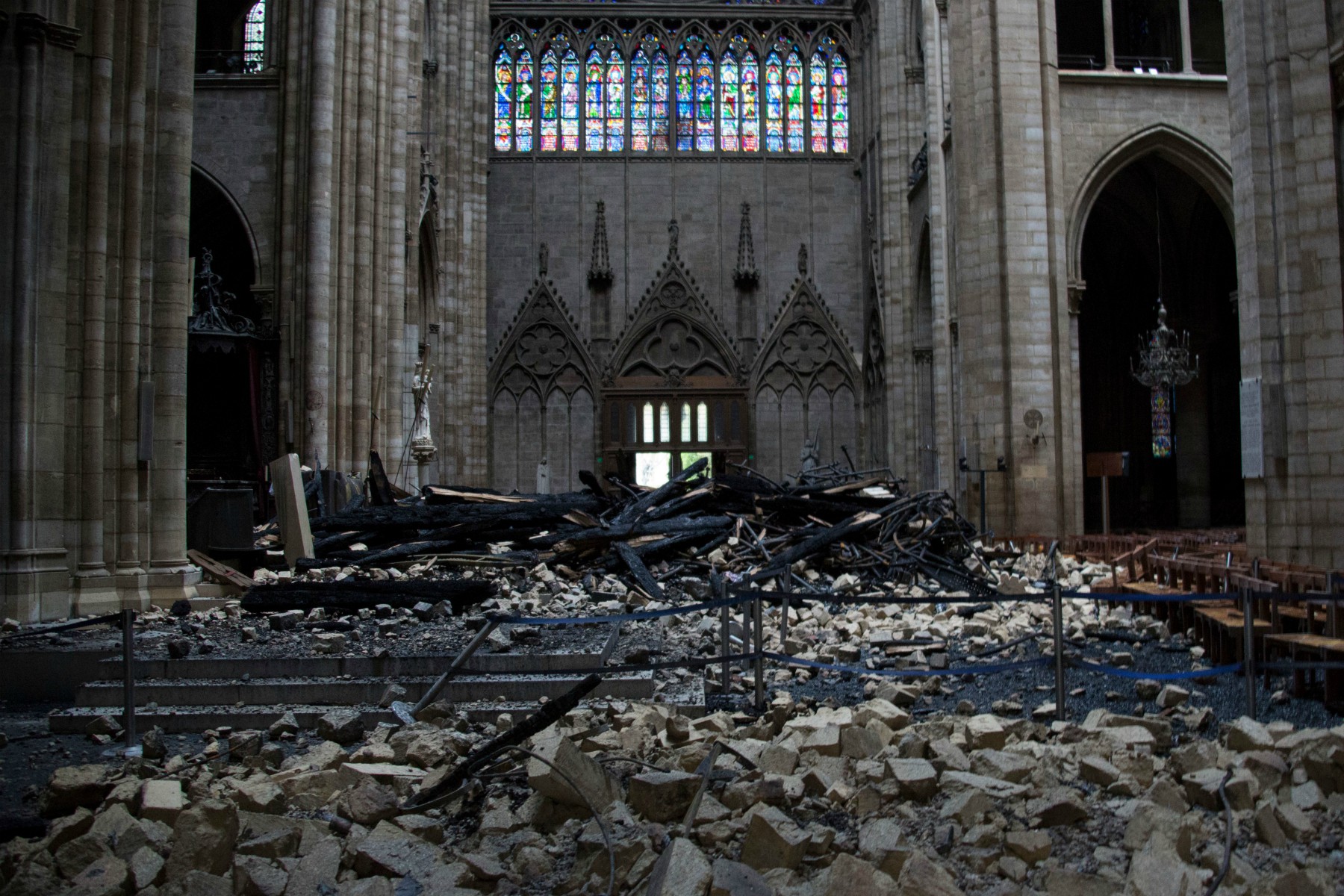 Notre-Dame a tre mesi dall’incendio: la Francia allo specchio