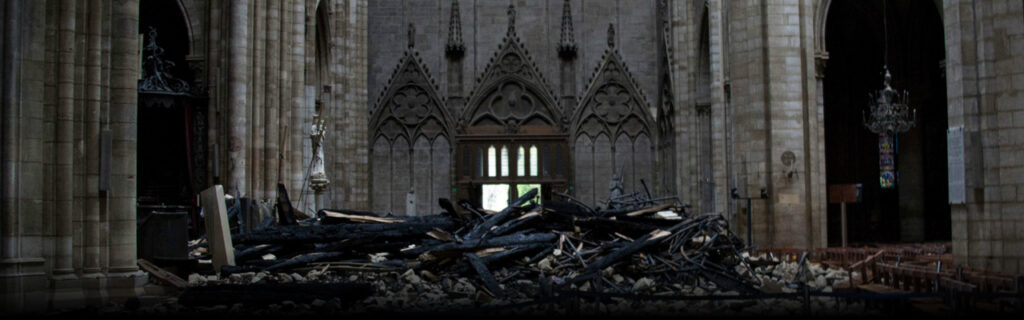 Notre-Dame de Paris dopo l’incendio
