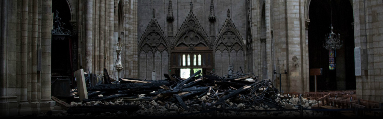 Notre-Dame de Paris dopo l’incendio