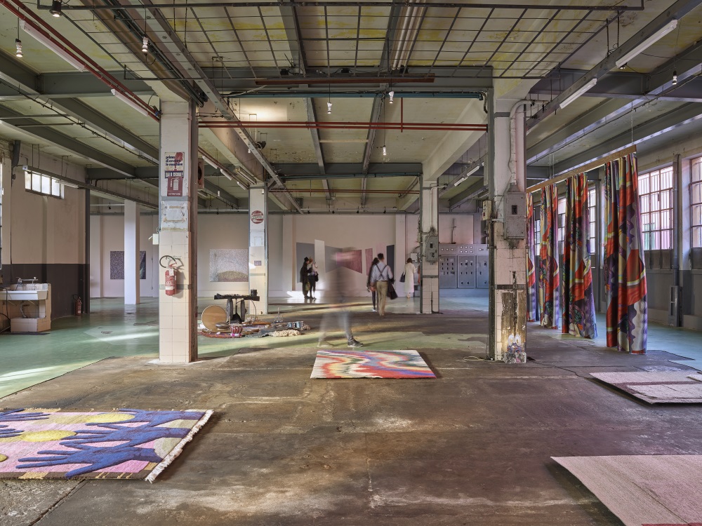 La mostra 1+1+1 di Assab One: dall’industrial heritage alla “fabrica” come arte del respiro La mostra 1+1+1 di Assab One: dall’industrial heritage alla “fabrica” come arte del respiro
