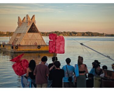 Arca, teatro, barca: la parata galleggiante sul lago di Mantova