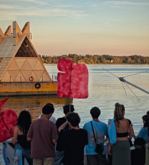 Arca, teatro, barca: la parata galleggiante sul lago di Mantova