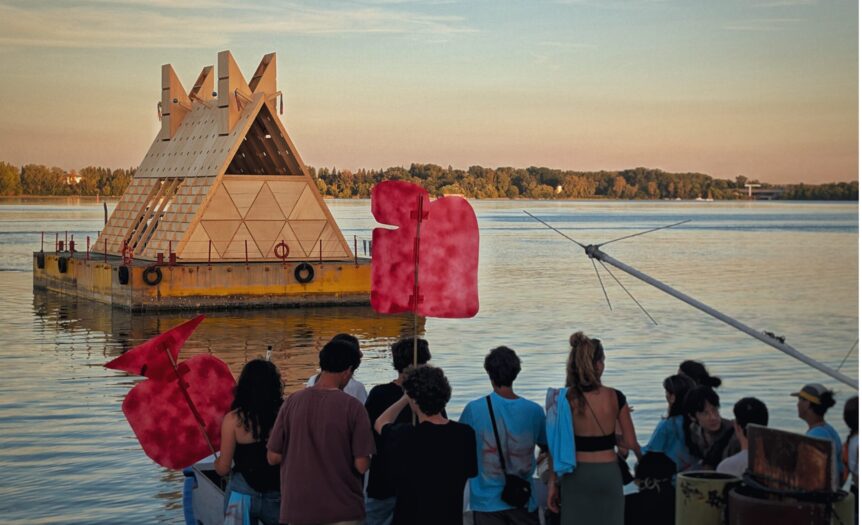 Arca, teatro, barca: la parata galleggiante sul lago di Mantova