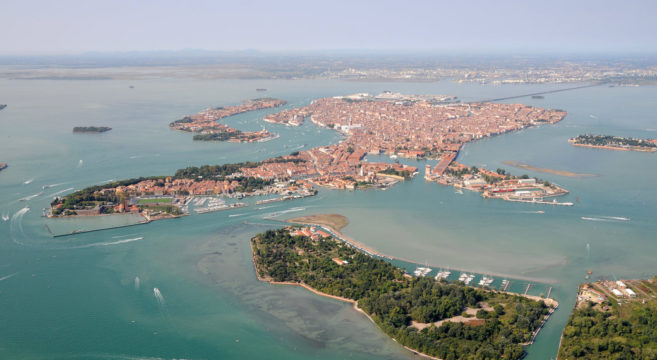 Alla Certosa approda la Biennale
