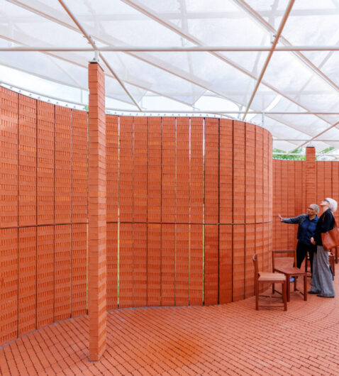 Serpentine 2026, mattoni poco gioiosi