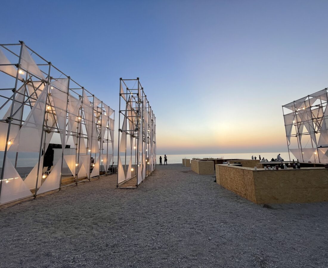 La notte bianca sulla spiaggia felliniana