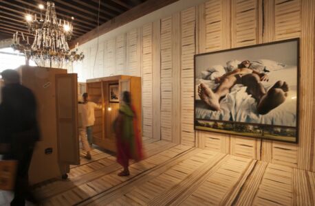 Allestimento della mostra «Sguardo di donna» al primo piano della Casa dei Tre Oci a Venezia