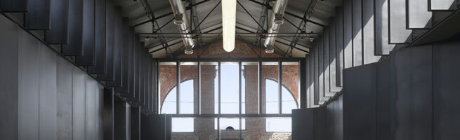 Riconversione dell’Hangar 16 del vecchio Mattatoio in Spazio per mostre di arte contemporanea, Madrid, 2007-2012 (©Roland Halbe)