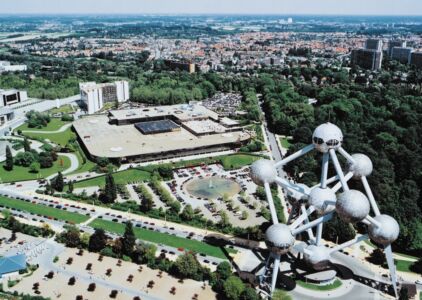 Vista aerea del plateau Heysel: il Trade Mart è alle spalle dell'Atomium