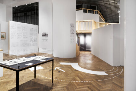 Un allestimento della mostra "Josef Frank. Against Design" (© MAK - foto di Aslan Kudrnofsky)