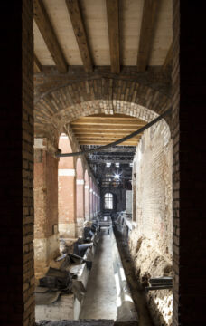 Gennaio 2016: realizzazione dei cunicoli per il passaggio delle linee elettriche e meccaniche al piano terreno dell’ex convento (Alessandra Chemollo © Fondazione di Venezia. Tutti i diritti riservati)
