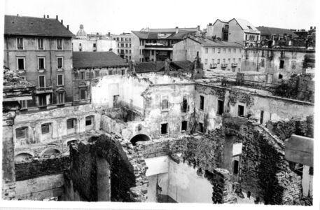 I chiostri dopo il bombardamento del 1943
