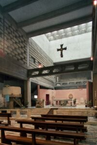 Interno Chiesa Madonna dei Poveri (Luigi Figini e Gino Pollini, Milano)