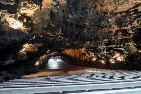 C.Manrique, Jameos del Agua a Lanzarote (foto A. Ghiraldini)