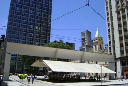 Pensilina di Praça do Patriarca a San Paolo (2002)