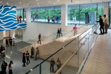 Helen and Charles Schwab Hall featuring Sol Lewitt’s Wall Drawing 895: Loopy Doopy (white and
blue) (1999) at SFMOMA; photo: © Henrik Kam, courtesy SFMOMA