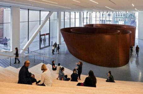 Roberts Family Gallery featuring Richard Serra’s Sequence (2006) at SFMOMA;
photo: © Henrik Kam, courtesy SFMOMA