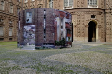 Palazzo Carignano: «Waiting for the last bus» di Botto&Bruno